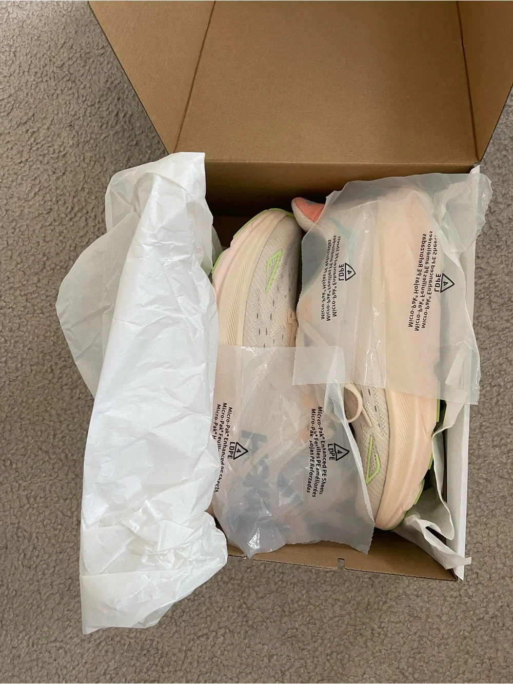 BRAND NEW -Hoka Women's Clifton 9 Box